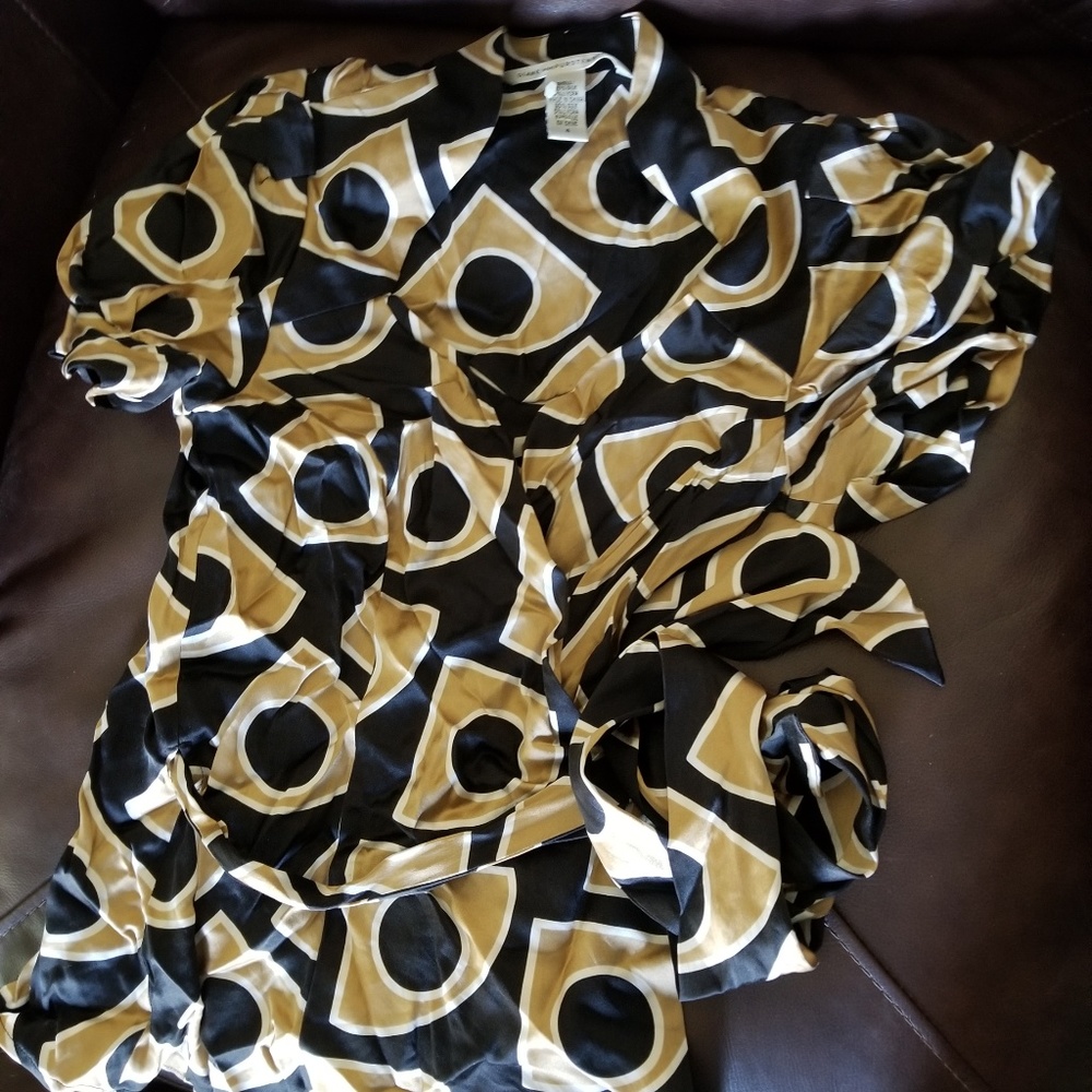 Diane von Furstenberg DVF Irlan Wrap Top Size 4